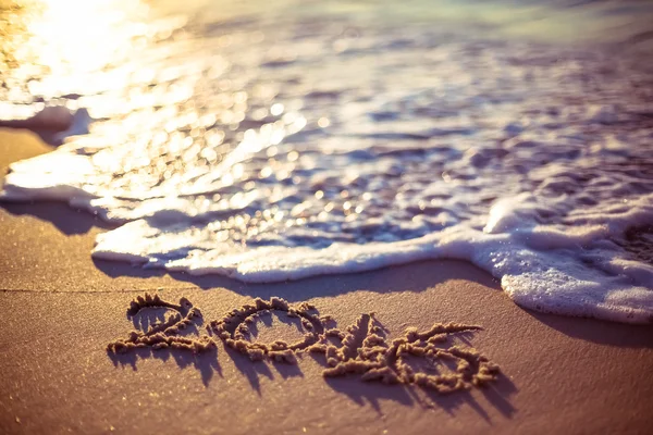 Liefde geschreven op het strand — Stockfoto