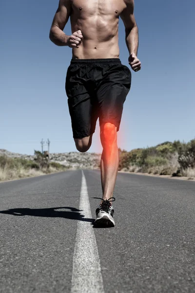 Knie des laufenden Mannes hervorgehoben — Stockfoto