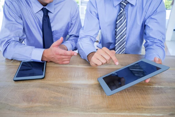 Businessmen using tablet — Stock Photo, Image