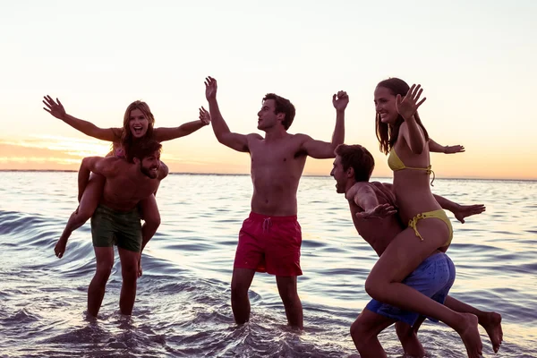 Happy friends having fun in the water — Stock Photo, Image