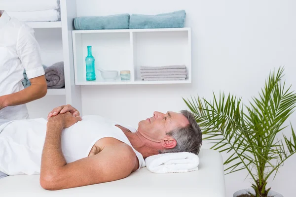 Paciente em consultório médico — Fotografia de Stock