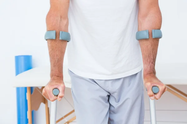 Patient standing with crutch — Stock Photo, Image