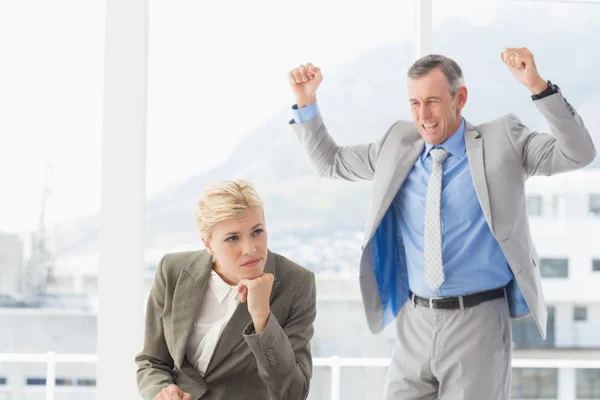 Furious boss yelling at colleague — Stock Photo, Image