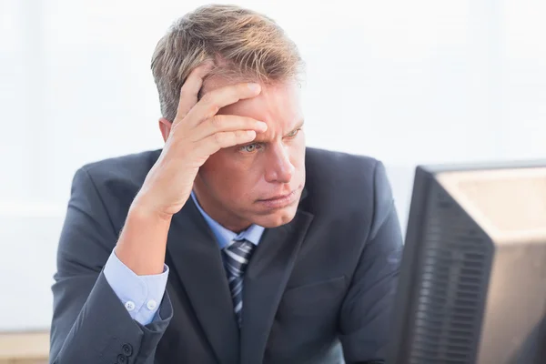 Businessman with his hand on his forehead — Φωτογραφία Αρχείου