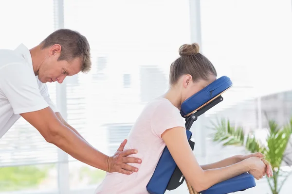 Woman having back massage — Stock Photo, Image