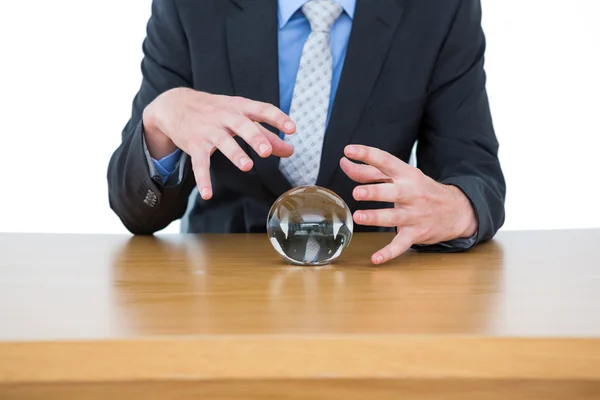 Empresário segurando uma bola de cristal — Fotografia de Stock