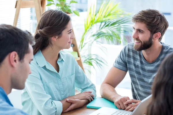 Empresarios creativos en discusión —  Fotos de Stock