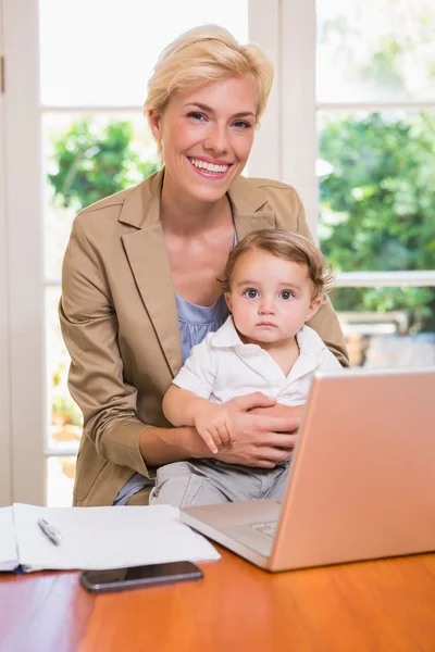 Blonde with son using laptop — Stok fotoğraf