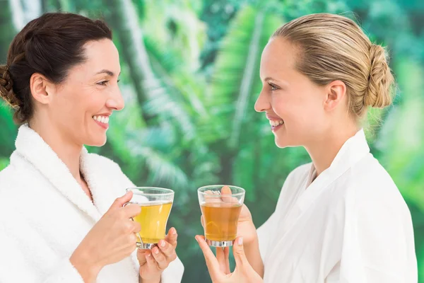 Couple friends having a spa day — Stock Photo, Image