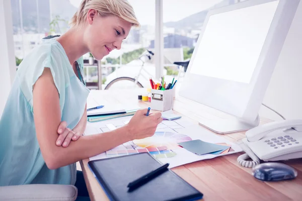 Creative businesswoman drawing plans using colour watch — Stock Photo, Image