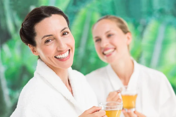 Couple friends having a spa day — Stock Photo, Image