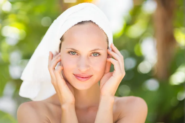 A woman preparing herself for spa day — Stock Photo, Image