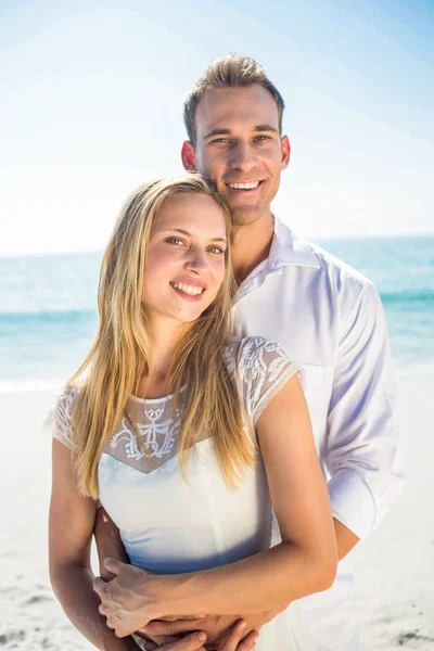 Casal feliz na praia — Fotografia de Stock