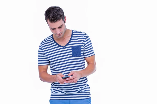 Vacker hipster textning på smartphone — Stockfoto