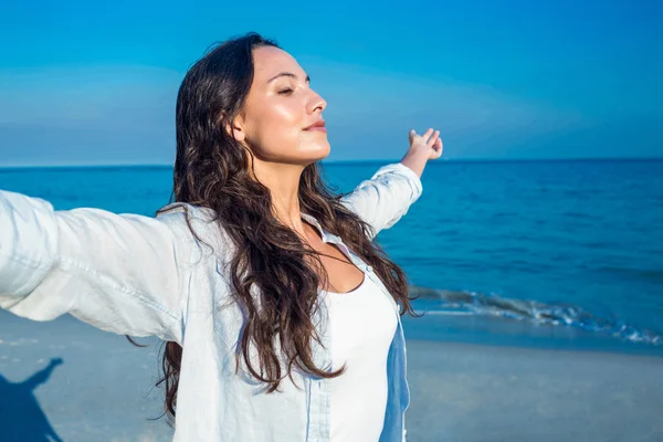 Happy woman with eyes closed at the beach — ストック写真