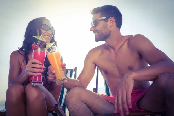 Couple smiling and drinking cocktail — Stock Photo, Image