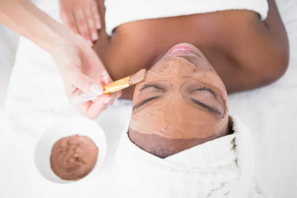 Woman getting chocolate facial treatment — Stock Fotó