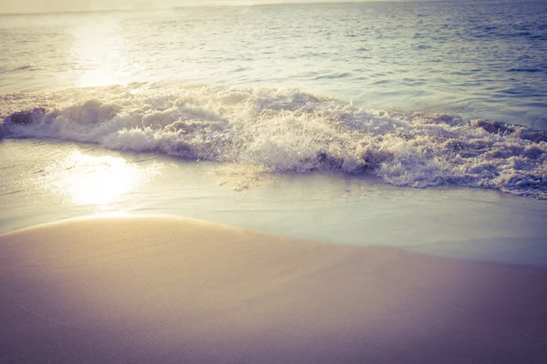 Bella spiaggia nella giornata di sole — Foto Stock