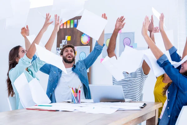 Empresarios creativos trabajando juntos — Foto de Stock