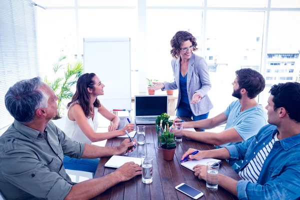 Geschäftsfrau bei einem Vortrag — Stockfoto