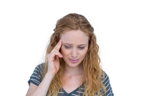 Een blonde vrouw met hoofdpijn — Stockfoto