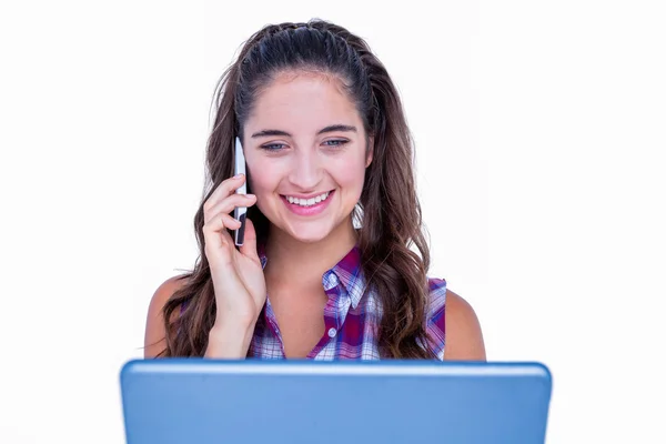 Pretty brunette using tablet — Stock Photo, Image