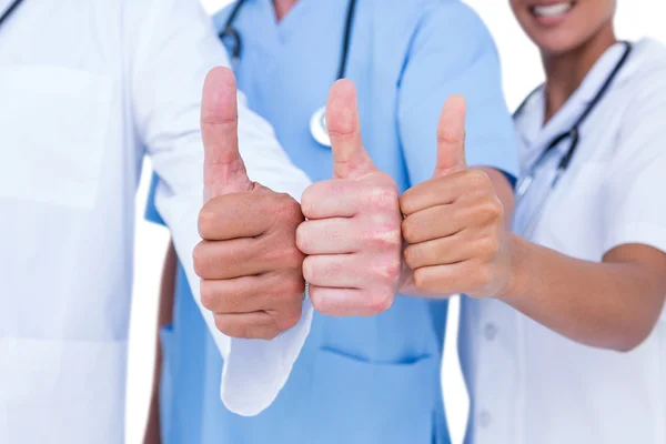 Artsen en verpleegkundige gebaren duimschroef opwaarts — Stockfoto