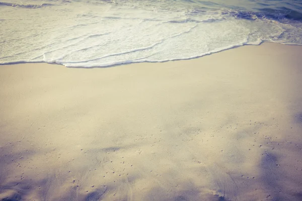 Пляж в солнечный день — стоковое фото