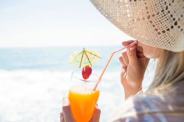 Beautiful blonde woman on a sunny day — Stock Photo, Image