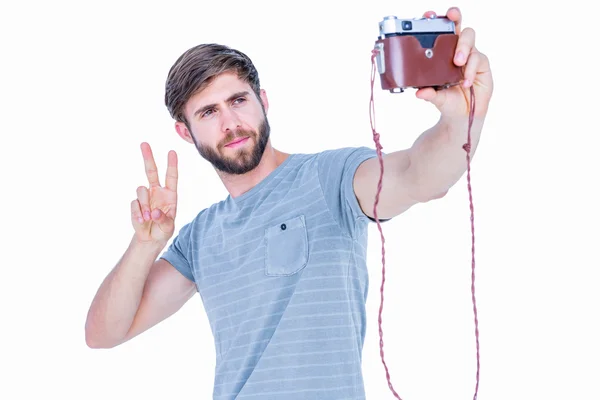 Pohledný muž vezme selfie — Stock fotografie
