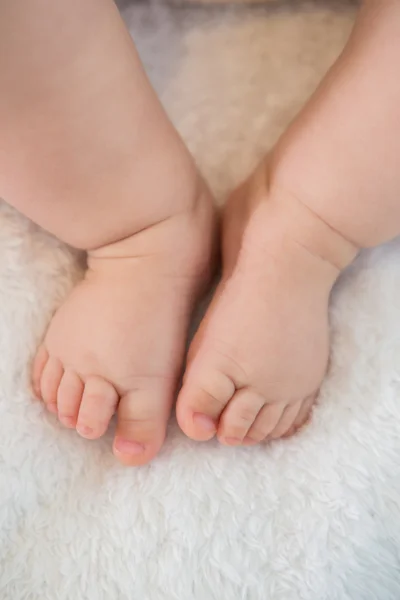 Beautiful feet of baby — Stockfoto