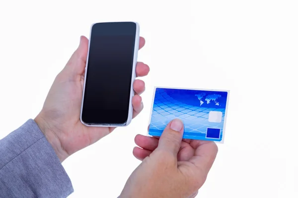 Mani in possesso di Smartphone e carta di credito — Foto Stock