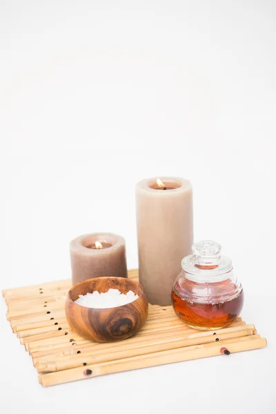 Perfumed candles and beauty products — Stock fotografie