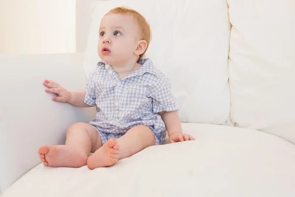 Muy beautufil lindo bebé niño — Foto de Stock