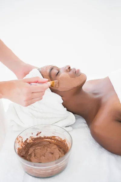 Woman getting chocolate facial treatment — Stok fotoğraf