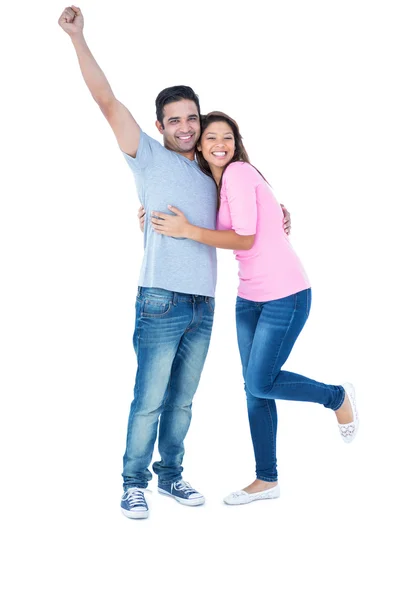 Lyckliga paret leende och omfattar — Stockfoto