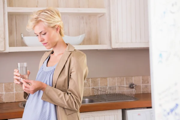 Blonde pregnancy taking vitamin — Stok fotoğraf