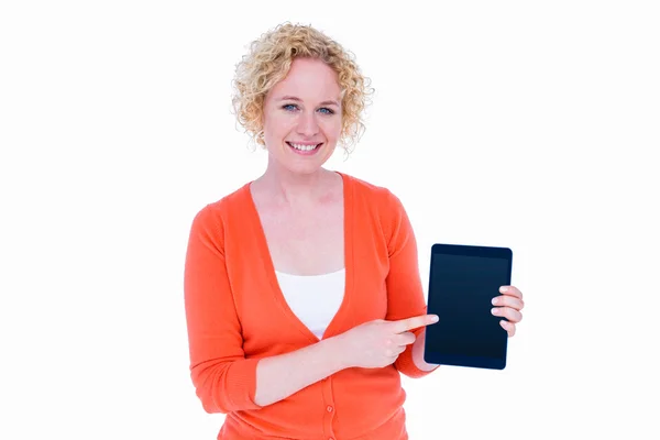 Bonita loira mostrando tablet — Fotografia de Stock