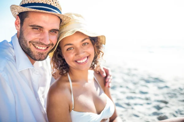 Gelukkige paar glimlachen — Stockfoto