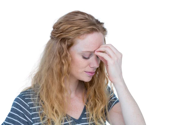 Μια ξανθιά γυναίκα έχοντας πονοκέφαλος — Φωτογραφία Αρχείου