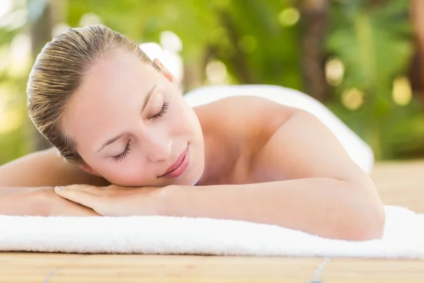 Blonde lying on towel at spa — Stok fotoğraf