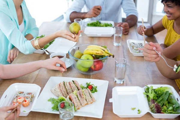 Empresarios almorzando — Foto de Stock