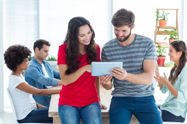 Young business people using a tablet — Stock Photo, Image