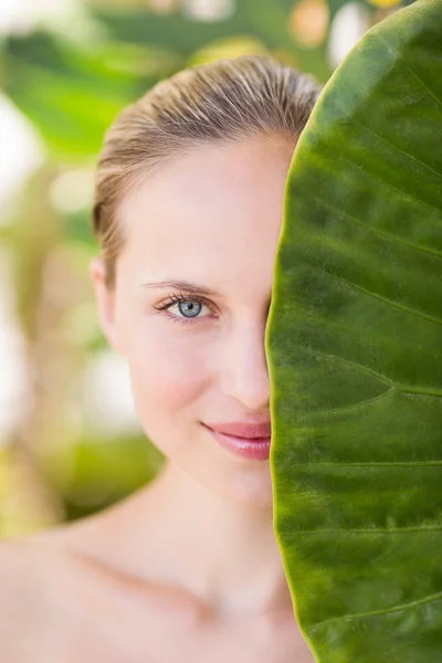 Bella giovane donna — Foto Stock