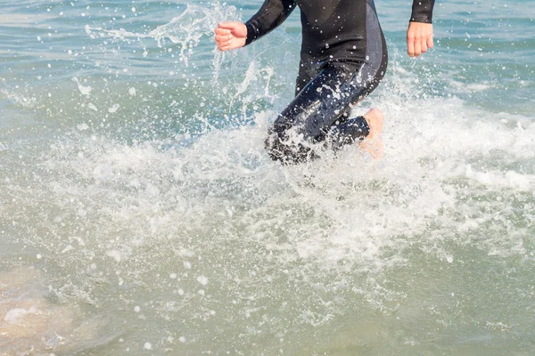 Swimmer running in the ocean — Stok fotoğraf