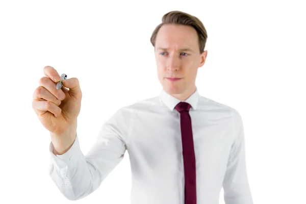 Empresario escribiendo algo con pluma — Foto de Stock