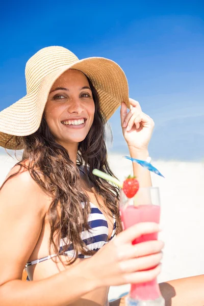 Pretty brunette looking at camera at the beach — ストック写真