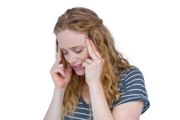 Eine blonde Frau mit Kopfschmerzen — Stockfoto