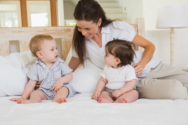 Mother with cute babies — Stock fotografie