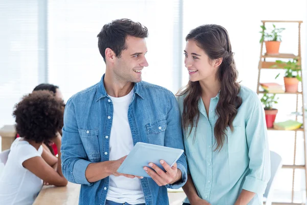 Young business people using a tablet — Stock Photo, Image